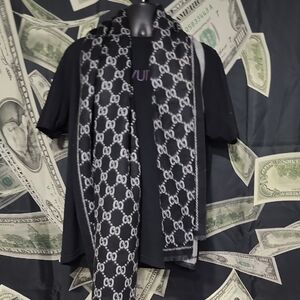 Gucci Scarf in Navy Blue and Gray 100% Silk